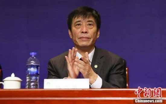 黄头发的姐姐