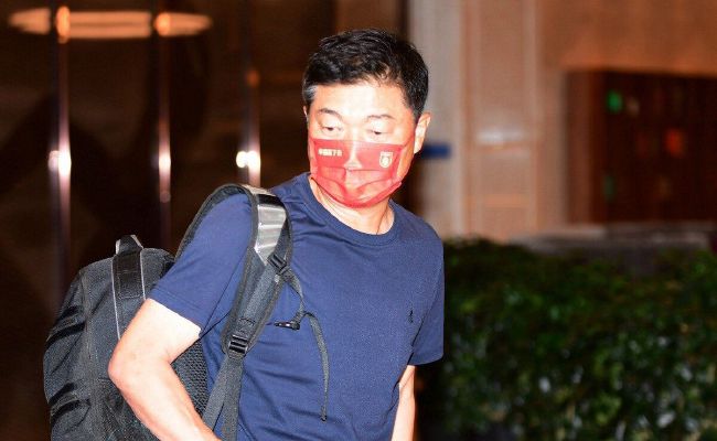 一男一女曰批